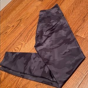 Beyond yoga camo leggings size medium